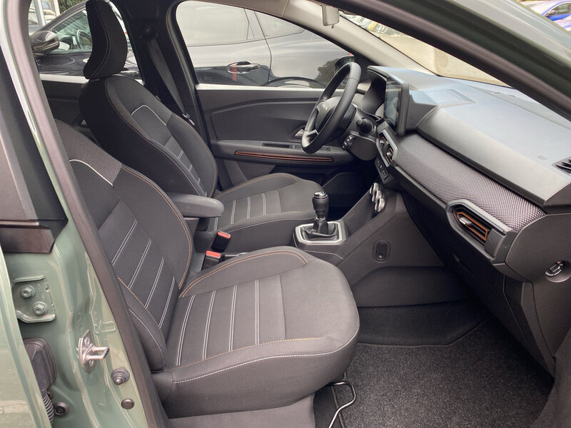 Fahrzeugabbildung Sandero Navi Scheckh. Bild 11 von 20