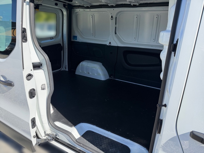Fahrzeugabbildung Trafic Lkw Komfort L1H1 3,0t Blue dCi 170 Bild 11 von 14