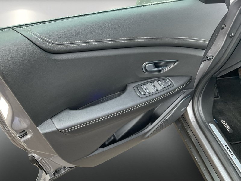 Fahrzeugabbildung Grand Scenic Scenic IV 1.7 BLUE dCi 150 Grand BOSE Bild 14 von 17
