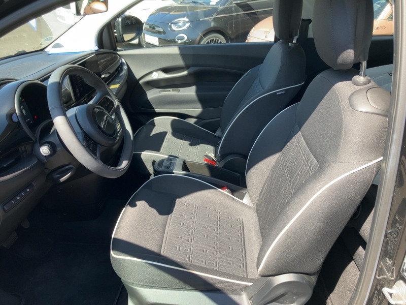 Fahrzeugabbildung Clio Allwetter*Klima*Carplay Bild 7 von 19