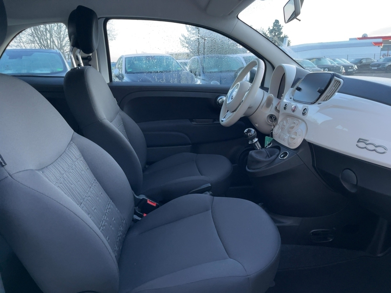 Fahrzeugabbildung 500 1.0 70PS Klima DAB+ Carplay Alufelgen Bild 7 von 11
