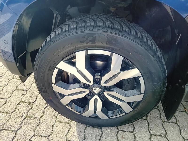 Fahrzeugabbildung Duster Abn.AHK,GJR,Kamera Bild 13 von 15