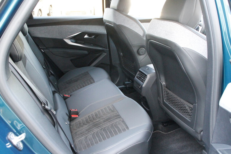 Fahrzeugabbildung 3008 Allure Hybrid 145 e-DSC6 Bild 17 von 20