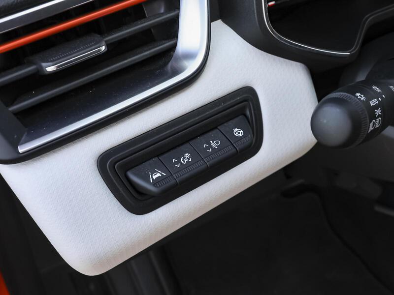 Fahrzeugabbildung Clio NAVI 360° KAMERA SHZ Bild 9 von 15