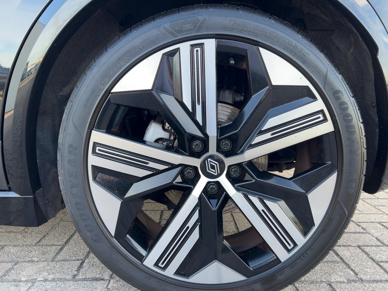 Fahrzeugabbildung Megane E-TECH Electric Iconic Bild 11 von 16