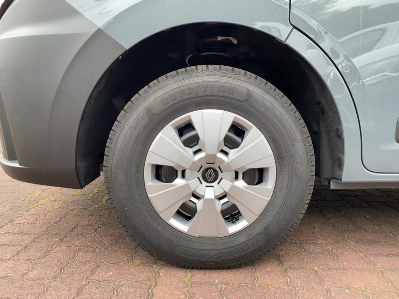 Fahrzeugabbildung Master FWD Kasten extra L2H2 3,5t Blue dCi 150 E Bild 12 von 21