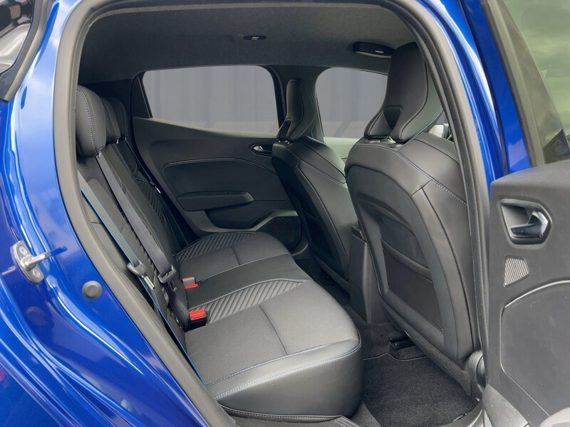Fahrzeugabbildung Clio 1.0 TCE 90 ESPRIT ALPINE  Bild 9 von 17