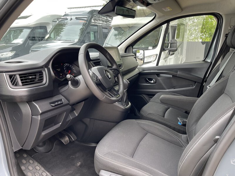 Fahrzeugabbildung Trafic Grand Combi Entry dCi 170 PS EDC Bild 27 von 41