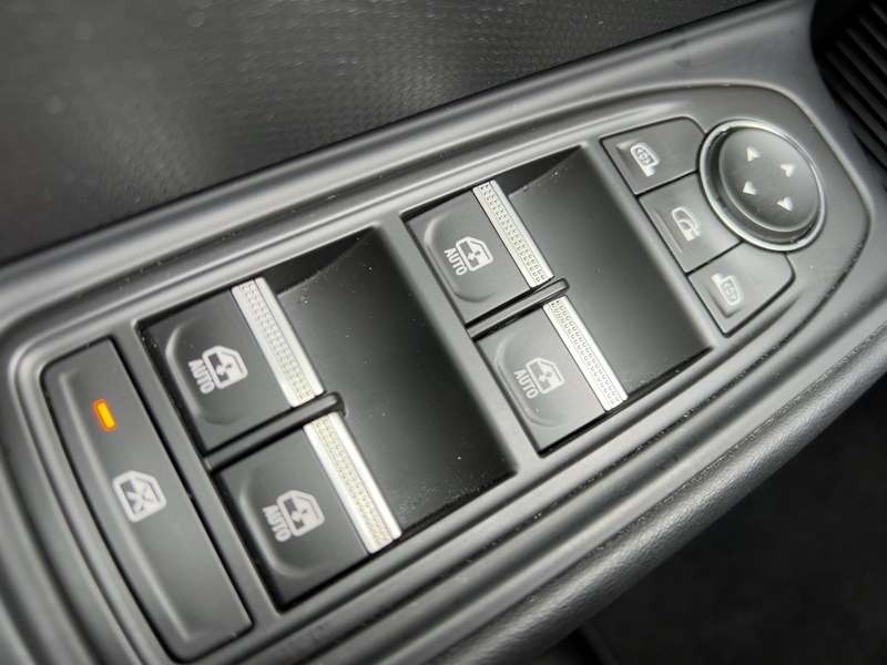 Fahrzeugabbildung Clio PDC BT Bild 20 von 23