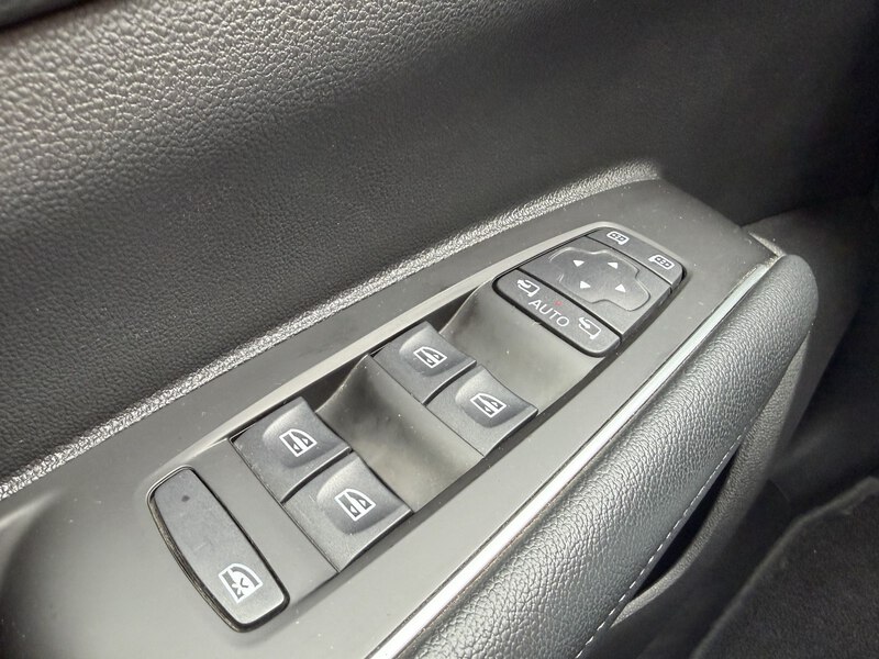 Fahrzeugabbildung Koleos X-Tronic-CVT Bild 23 von 46