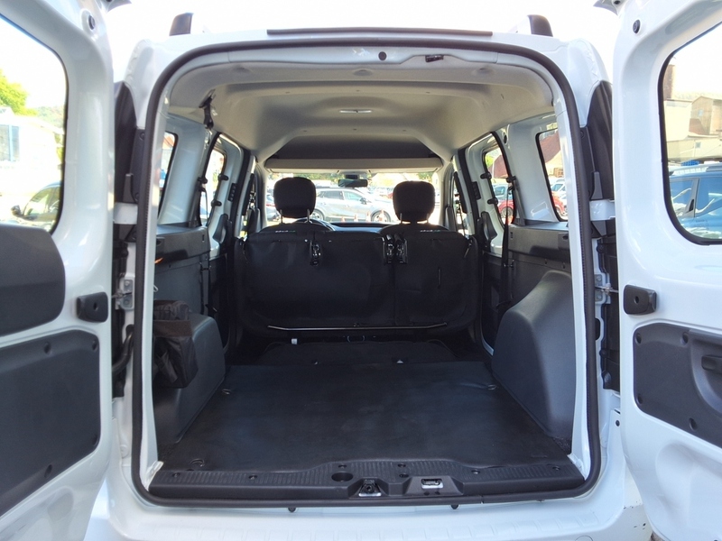 Fahrzeugabbildung Dokker Blue dCi 95 Bild 7 von 10
