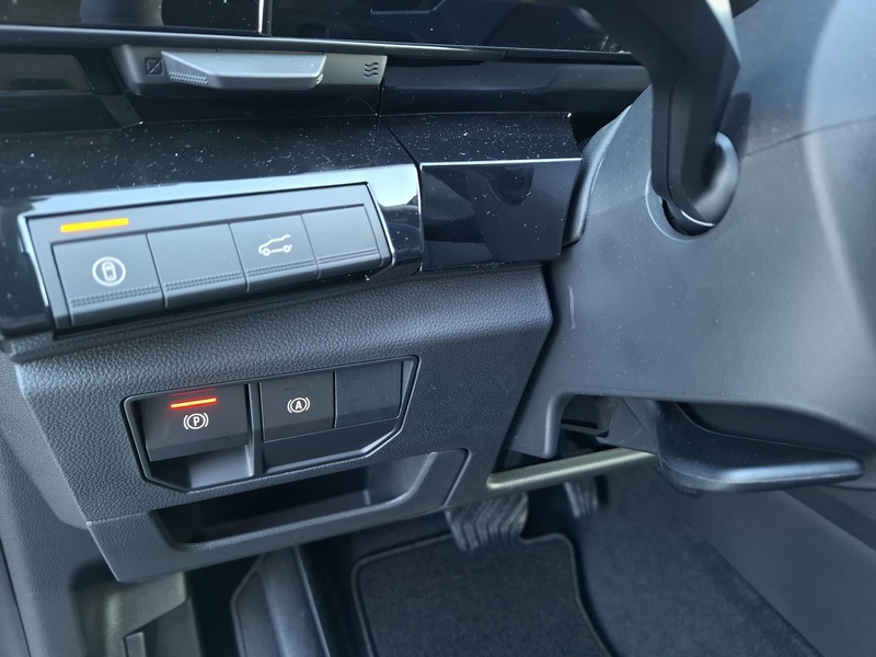 Fahrzeugabbildung Austral Techno Full Hybrid E-Tech 200 Bild 36 von 44