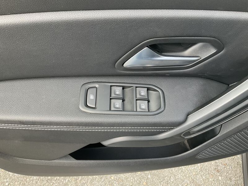 Fahrzeugabbildung Duster *Allrad*Navi* Bild 10 von 24
