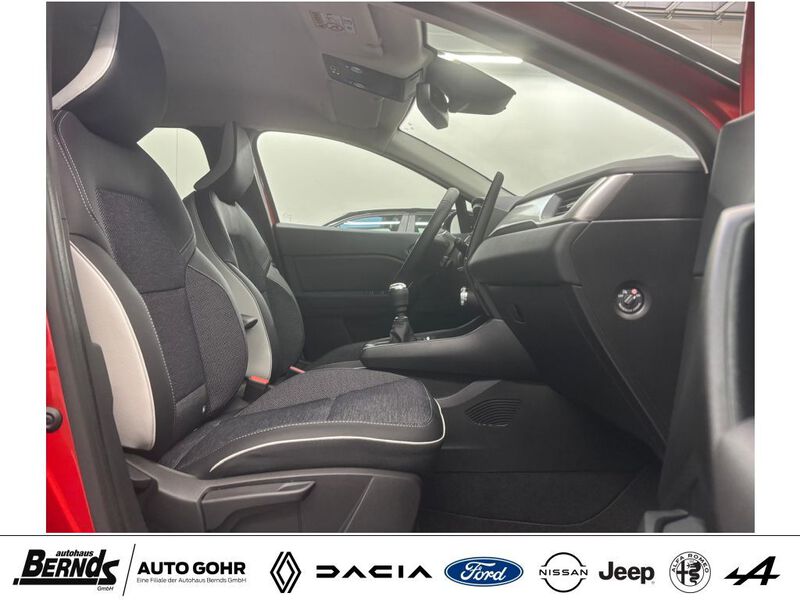 Fahrzeugabbildung Captur TCe Mild Hybrid 140 GPF Bild 3 von 28