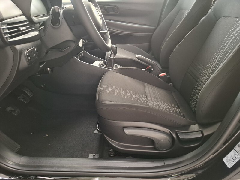 Fahrzeugabbildung i20 FL (MY25) 1.0 T-GDI (100 PS) 6-MT 2WD Select Bild 29 von 39