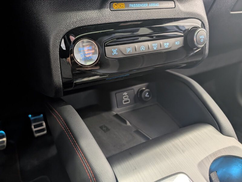 Fahrzeugabbildung Kuga 1.5 EcoBoost ST-Line X 4-Jahre FGS Bild 21 von 47