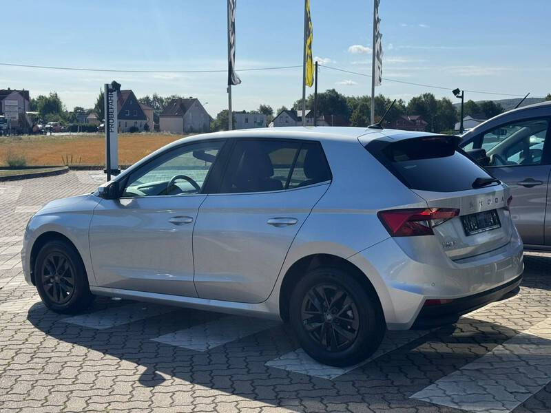 Fahrzeugabbildung Fabia *Klima/CarPlay/EPH* Bild 4 von 12