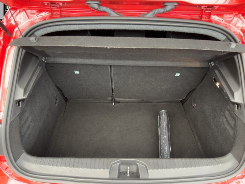 Fahrzeugabbildung Clio Apple CarPlay Rückfahrkamera Bild 21 von 23
