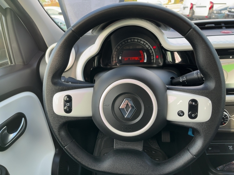 Fahrzeugabbildung Twingo SHZ Kamera Navi Bild 8 von 16