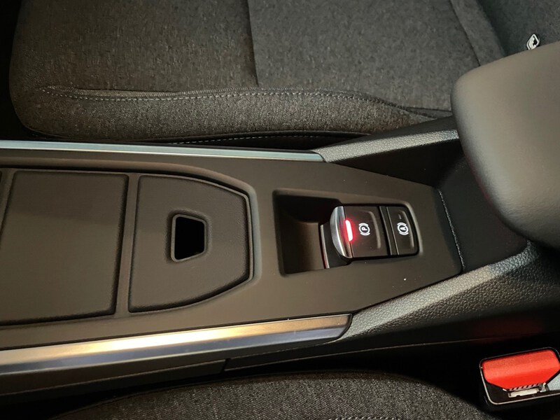 Fahrzeugabbildung Clio Evolution Full Hybrid E-Tech 160 Bild 9 von 10