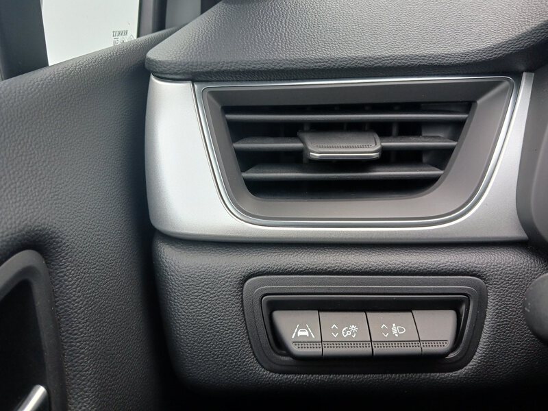 Fahrzeugabbildung Captur Intens Mild-Hybrid TCe 140 EDC Start&Stop Bild 15 von 27