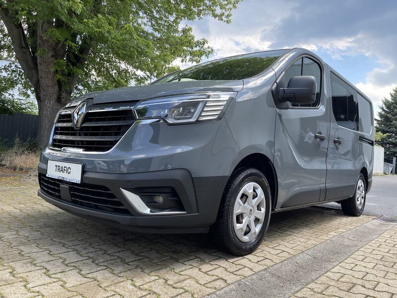 Fahrzeugabbildung Trafic L1H1 DOKA Komfort 3,0t dCi 150PS EDC Bild 2 von 46