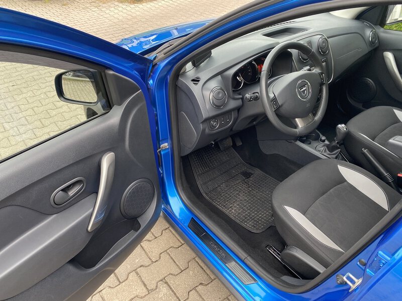 Fahrzeugabbildung Sandero Stepway Bild 10 von 19