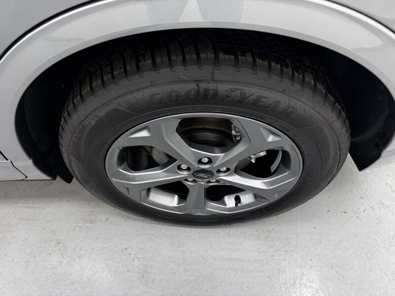 Fahrzeugabbildung Kuga 1.5 EcoBoost ST-Line Allwetterreifen Bild 7 von 40