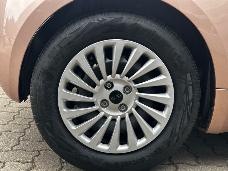 Fahrzeugabbildung 500e 42kWh 118PS Automatik Klimaautomatik DAB+ Bild 17 von 20