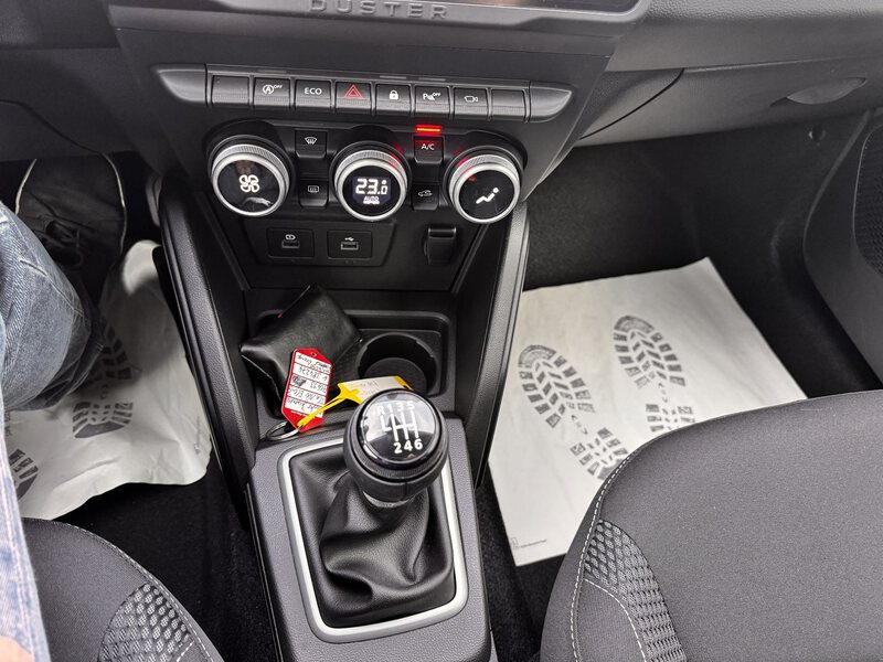 Fahrzeugabbildung Duster NAVI+SITZH+RFK Bild 19 von 21