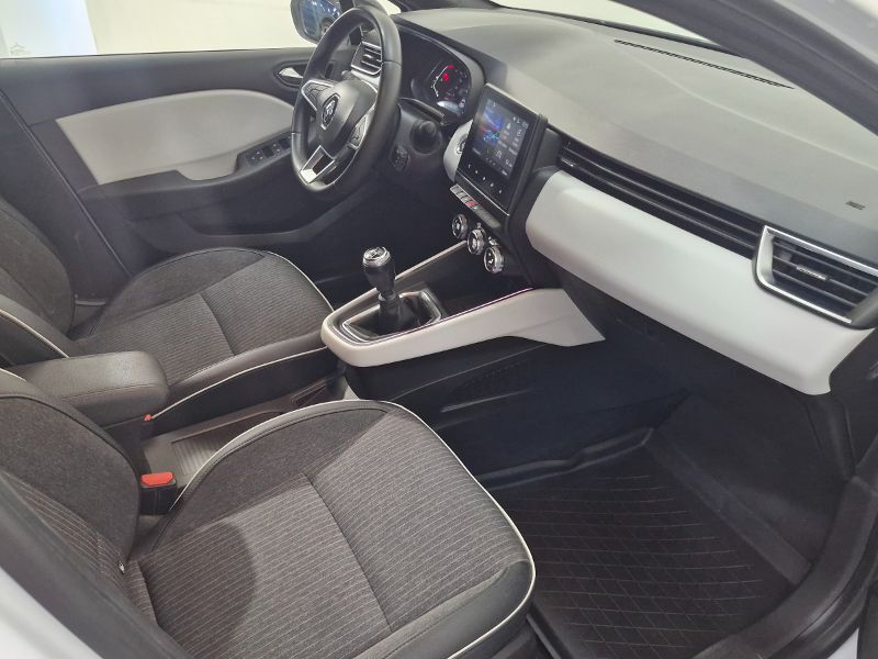 RENAULT Clio 2023 — imagine 37