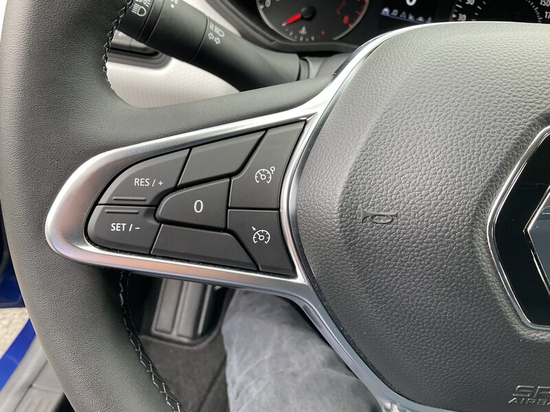 Fahrzeugabbildung Clio *Navigation*Winterpaket* Bild 16 von 21
