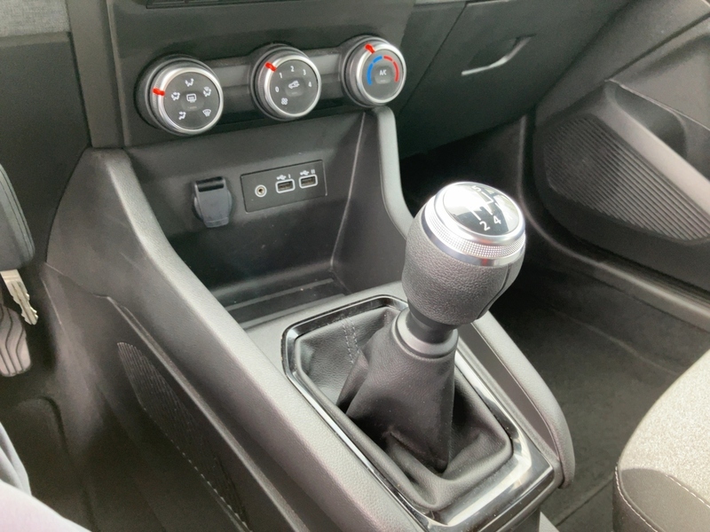 Fahrzeugabbildung Clio 5 EVOLUTION SCe 65 Bild 18 von 20