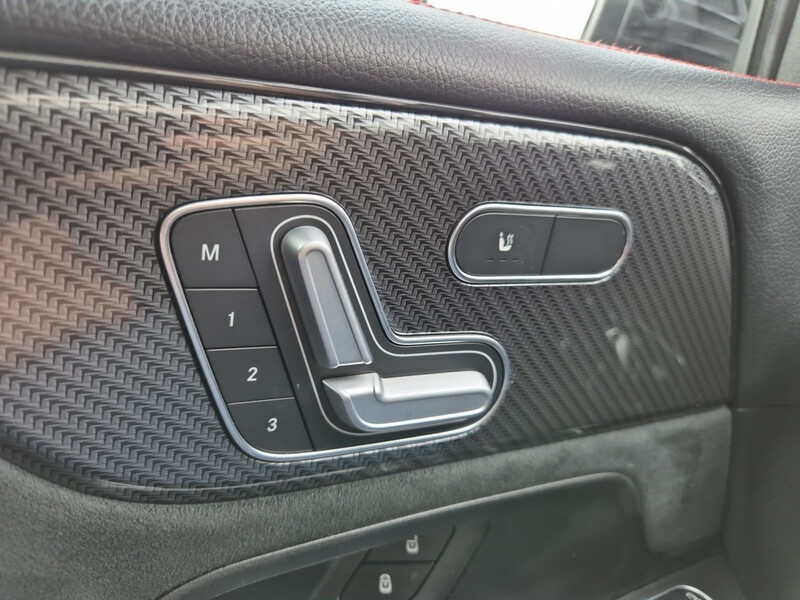 Mercedes-Benz GLB 220