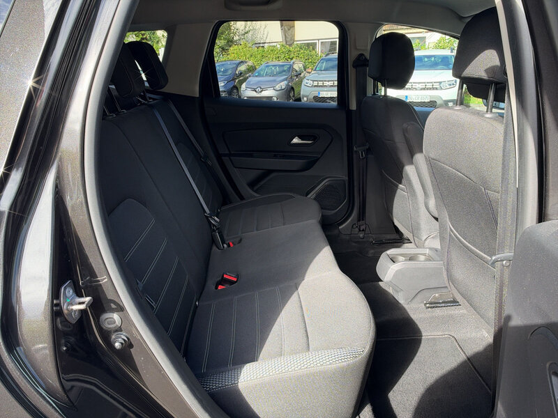 Fahrzeugabbildung Duster 360° Navi Tempomat Bild 12 von 20