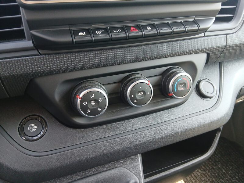 Fahrzeugabbildung Trafic 2.0 BLUE dCi 130 L1H1 2,8t Komfort Bild 41 von 46
