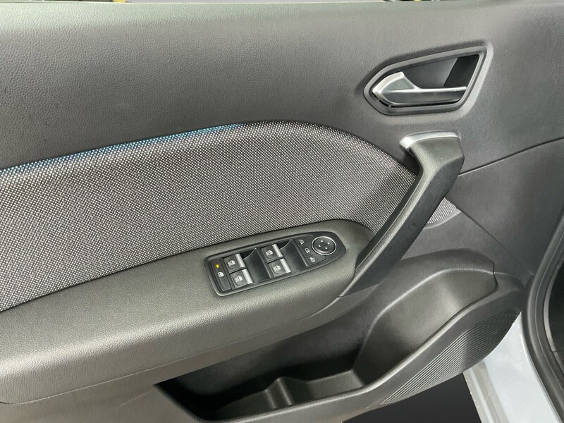 Fahrzeugabbildung Symbioz 1.8 E-TECH Full Hybrid 160 Techno Bild 14 von 17