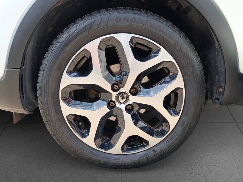 Fahrzeugabbildung Captur Intens TCe 90 Bild 16 von 17
