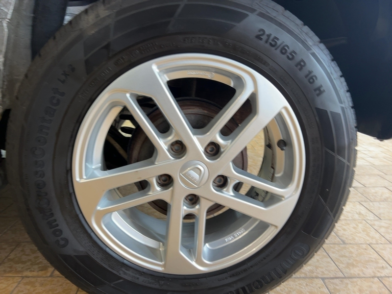 Fahrzeugabbildung Duster Kamera Klima Bild 15 von 17