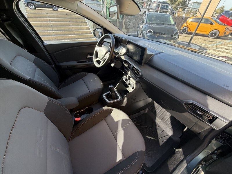 Fahrzeugabbildung Jogger Extreme+ TCe 100 ECO-G 7-Sitzer Bild 32 von 41