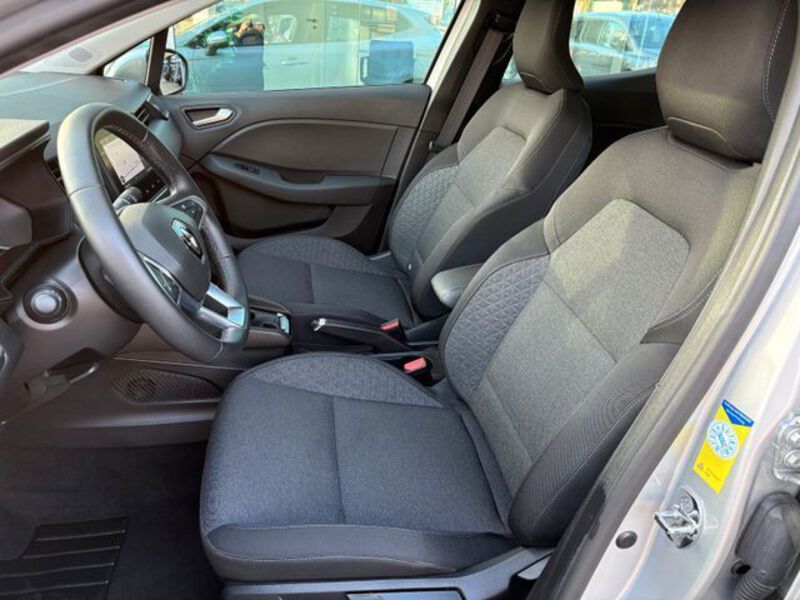 Fahrzeugabbildung Clio lima/Navi/Ganzjr. Bild 8 von 10