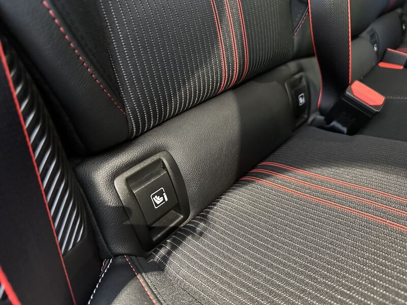 Fahrzeugabbildung Clio R.S. LINE E-TECH 145 Bild 15 von 50