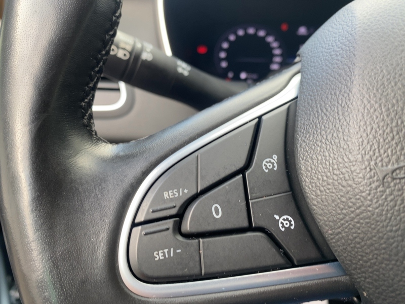 Fahrzeugabbildung Megane Grandtour INTENS BLUE dCi 115 Bild 15 von 20
