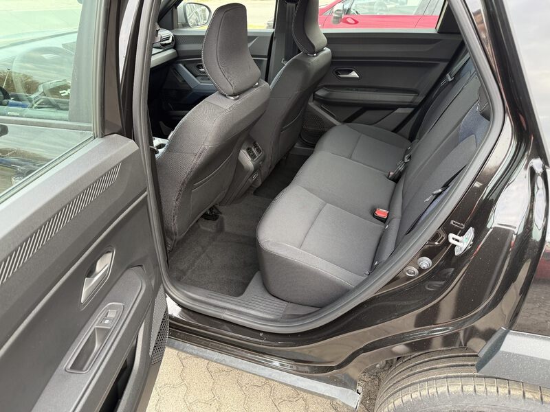 Fahrzeugabbildung Bigster Expression HYBRID 155 Bild 13 von 20
