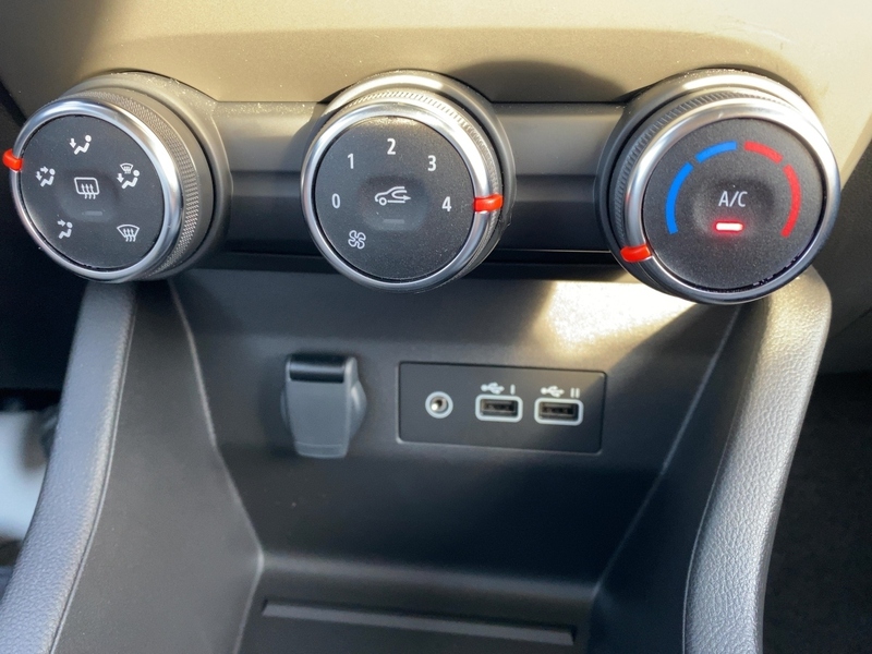 Fahrzeugabbildung Clio EVOLUTION TCe 90 Bild 20 von 21