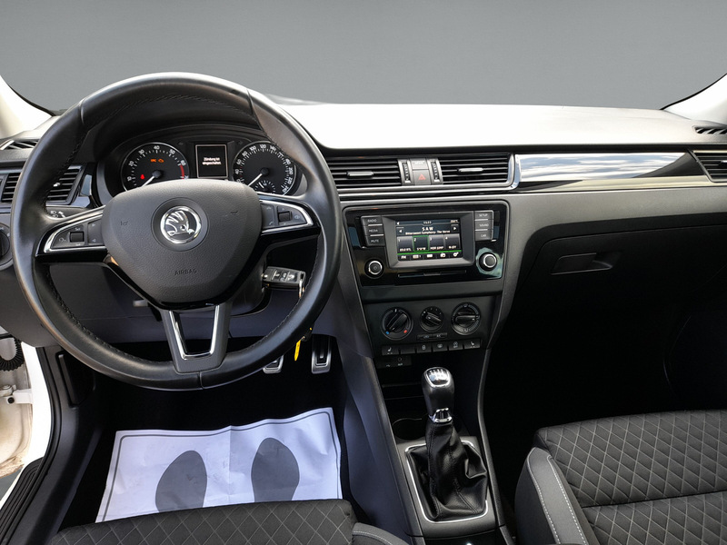 Fahrzeugabbildung Rapid Spaceback (NH)(09.2013 Bild 8 von 15