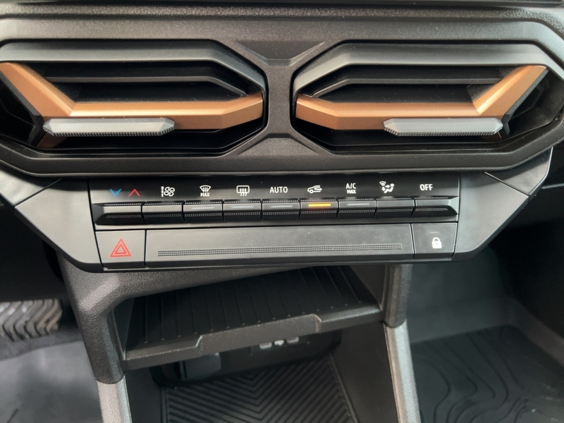 Fahrzeugabbildung Duster 1.6 E-TECH 140 Extreme Bild 14 von 30
