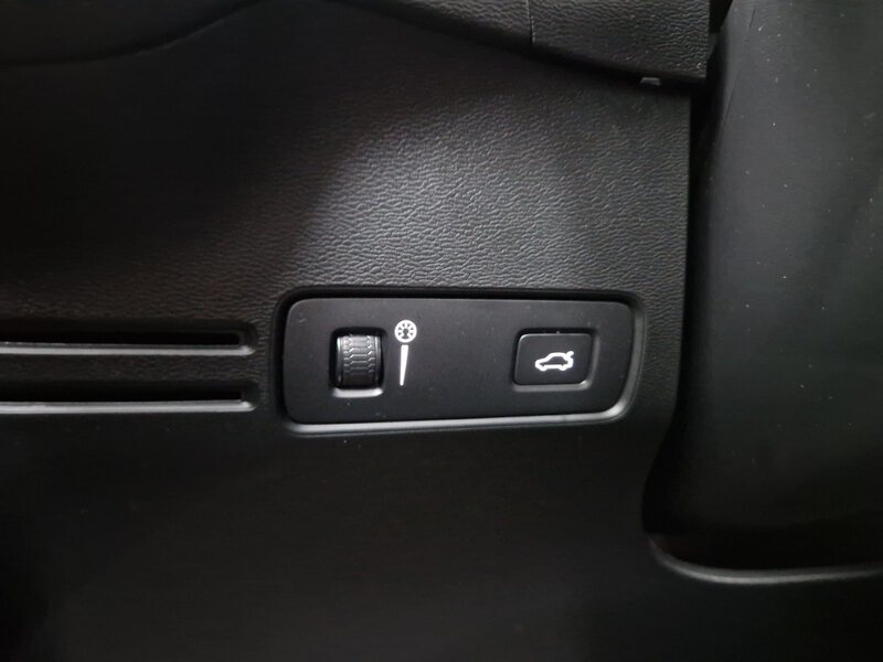 Fahrzeugabbildung XC40 R-Design Automatik SHZ LED Bild 24 von 27
