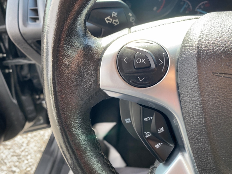 Fahrzeugabbildung Tourneo Connect Trend 1.0L 100PS FWD Bild 17 von 18