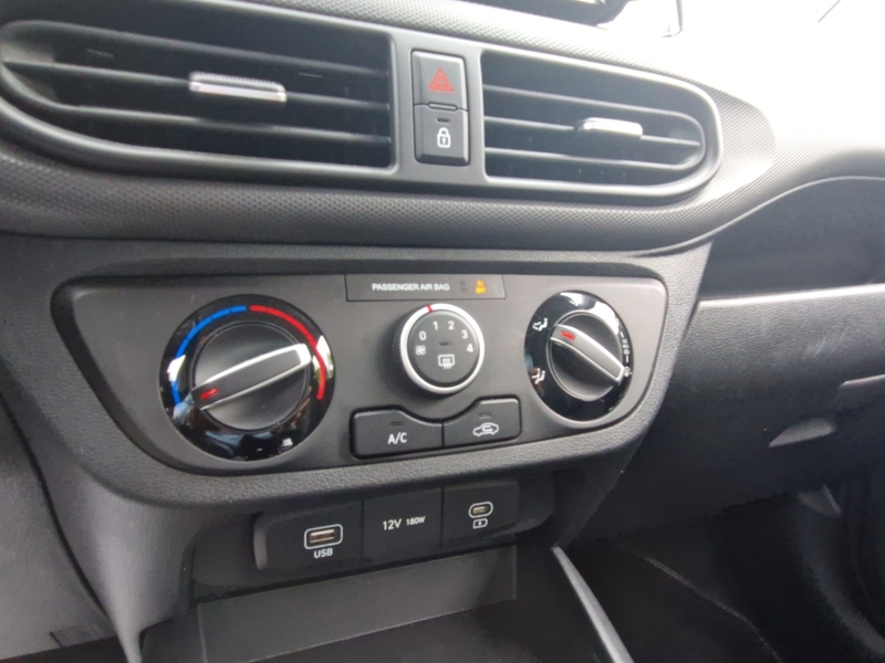 Fahrzeugabbildung i10  1.0 Select (63 PS) Bild 15 von 16